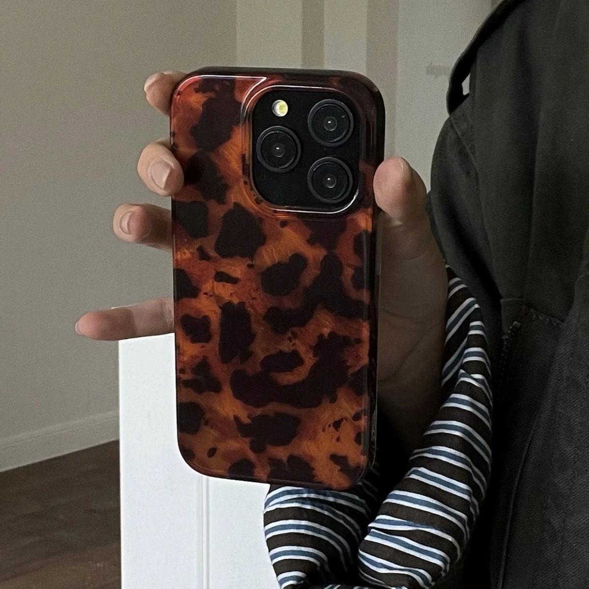 Retro Amber Texture Laser Phon - огляд і ціна Phone Accessories List
